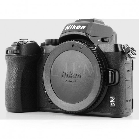 Nikon Z 50 Mirrorless con 16-50mm f/3.5-6.3 VR