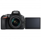 Cámara Nikon D5600 con lente 18-55mm.