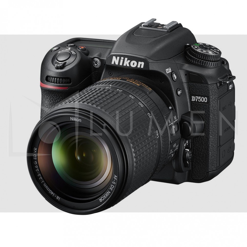 Larry Belmont Insignia fiabilidad Nikon D7500 con lente 18-140mm ED VR